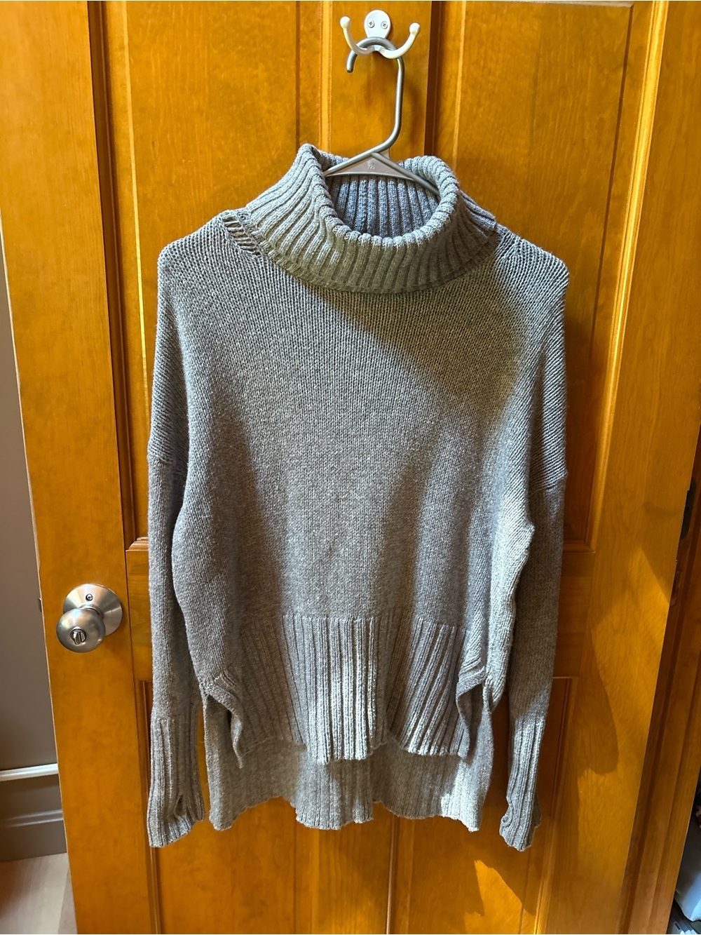 Aerie Women’s Gray Chunky Knit Over Sized Cowl Neck Sweater Size Small